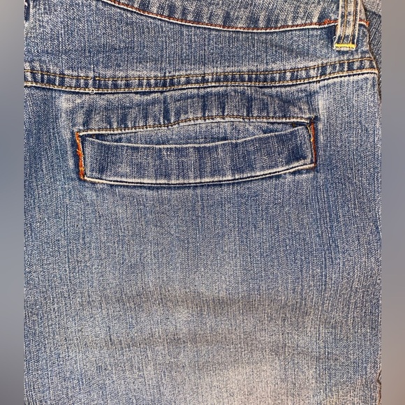 Cato Distressed Cuffed Capris Blue Stretch Denim SZ 12 - Picture 3 of 4